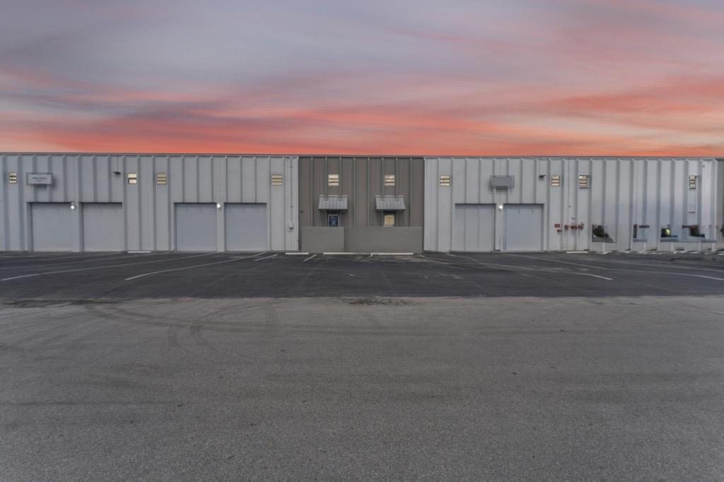 ±2,400 | Street Level Warehouse | Medley