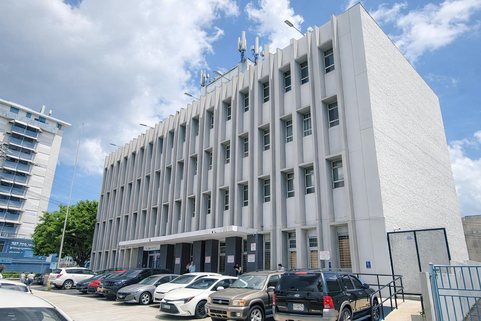 Bayamón Office Center | 900-18,168 SF Suites