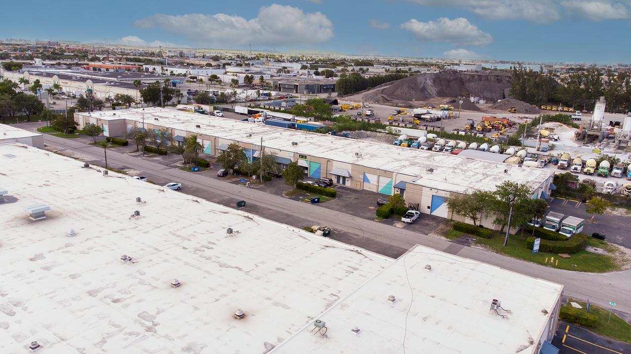 ±3,145 | Street Level Warehouse | Medley