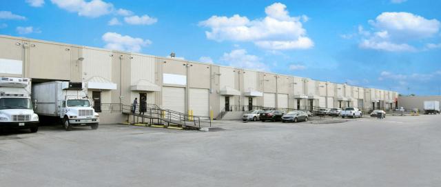 ±4,700 | Dock High Warehouse | Medley