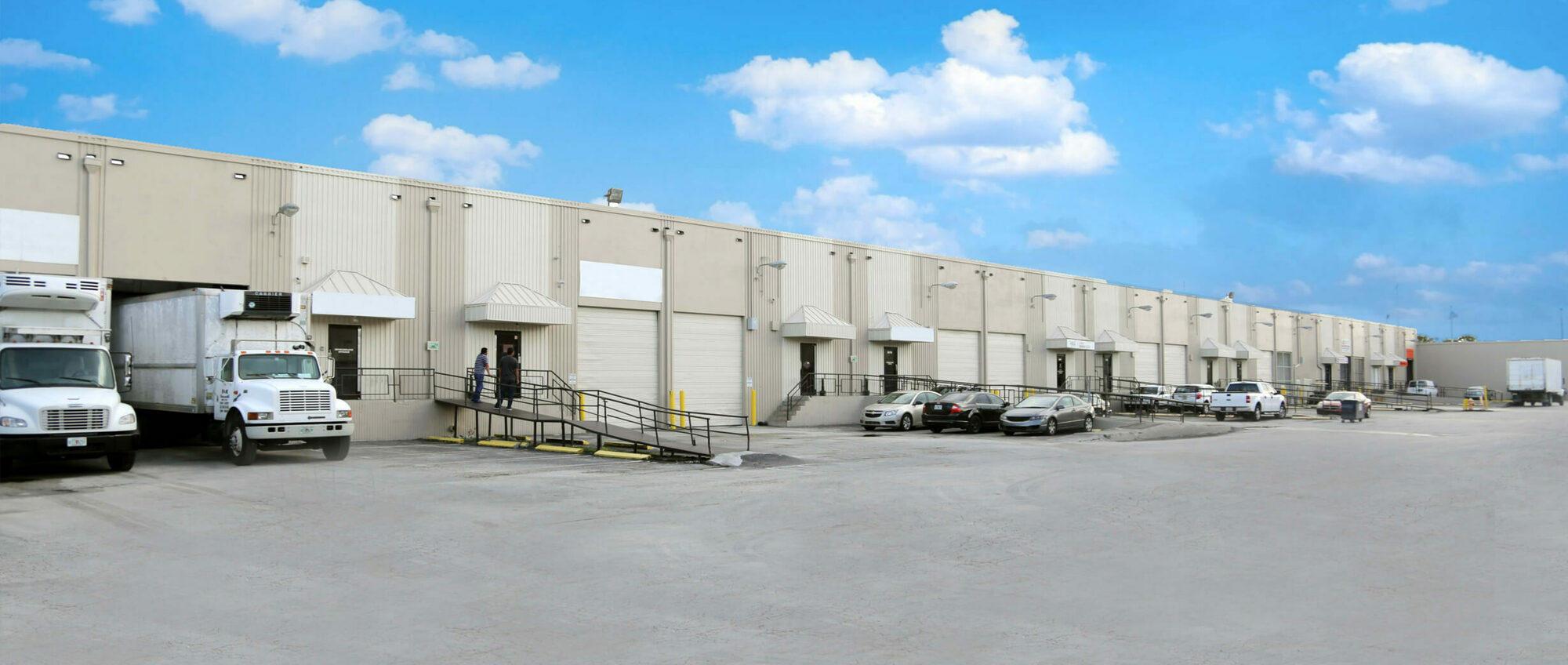 ±4,700 | Dock High Warehouse | Medley