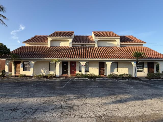 1,426 SF Office Suite For Sale or Lease