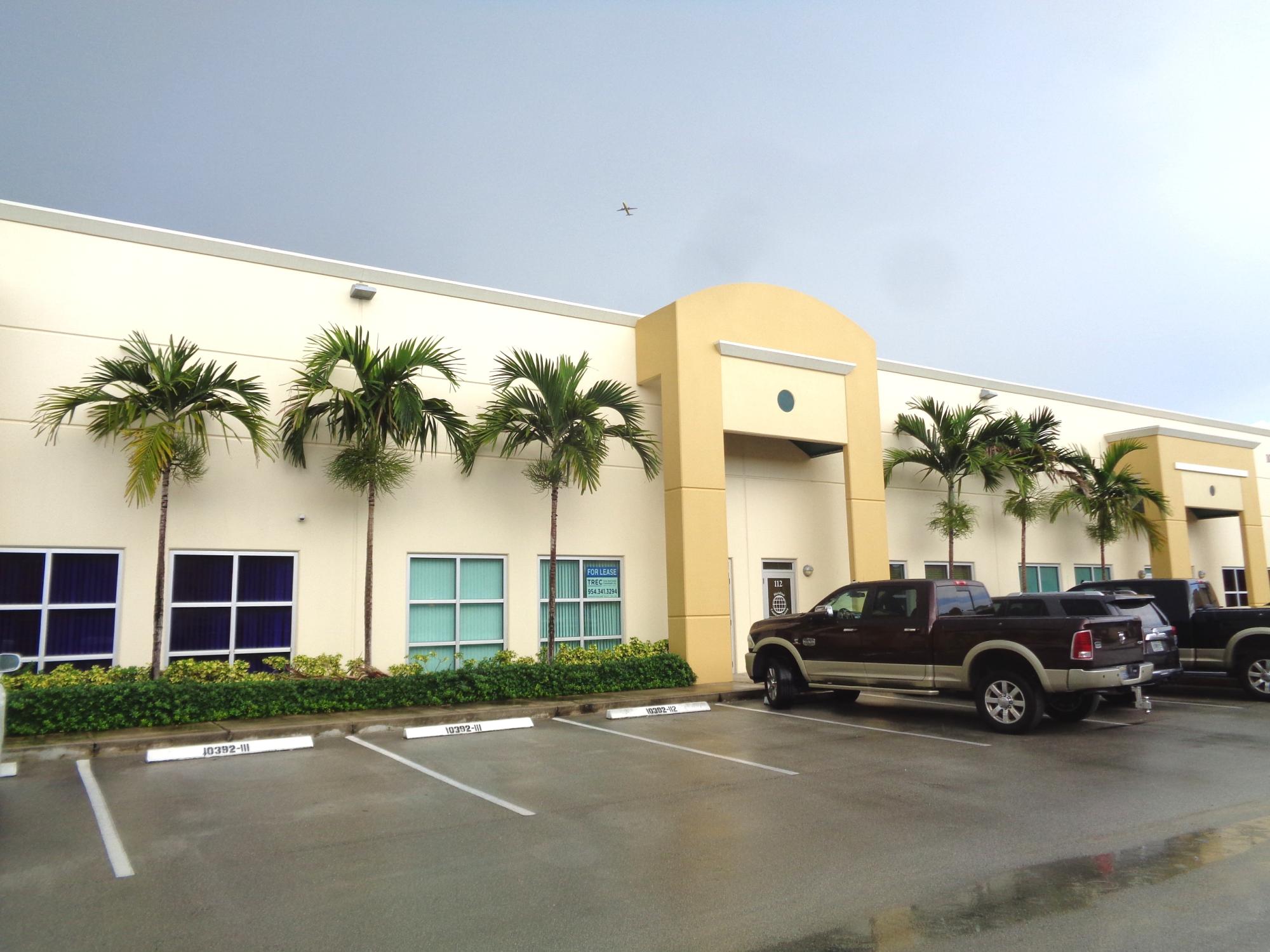 For Sale Office/Warehouse 2,000 SF