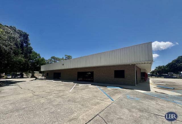 Freestanding Showroom
