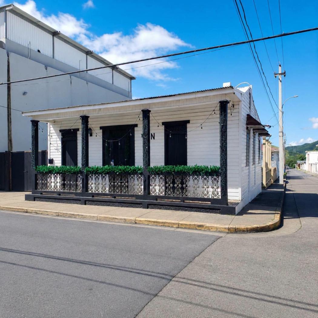 Restaurante Equipado en Venta – Esquina Zona