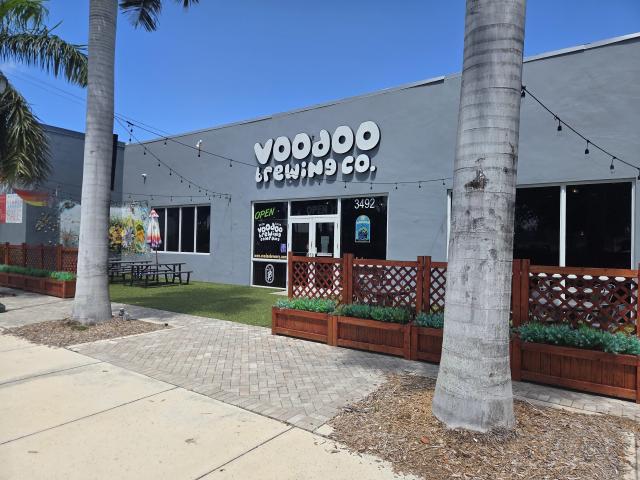 5,150 Turnkey Restaurant with Bar for Lease