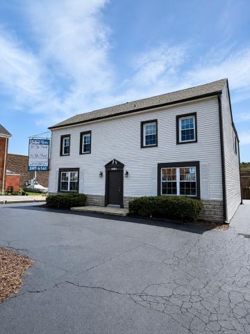 2,976 SF Office Building for Lease
