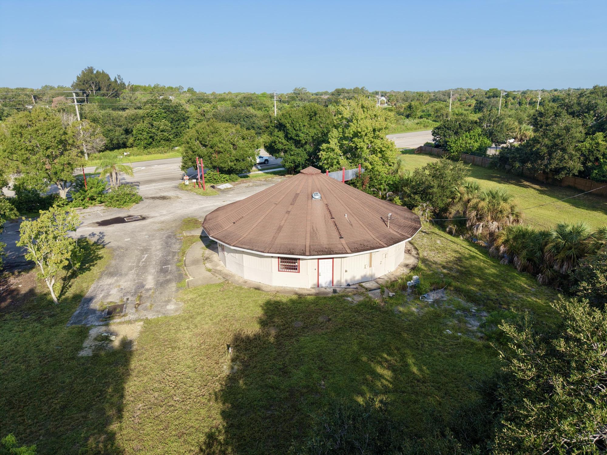 US 1 Retail/Restaurant Building For Sale