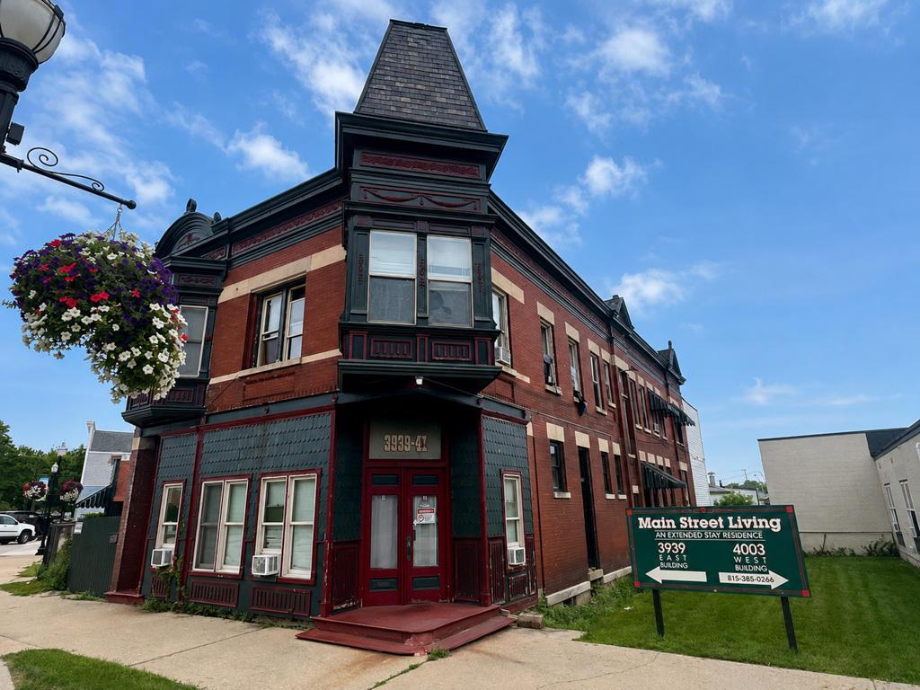 3937-3939 Main St, McHenry