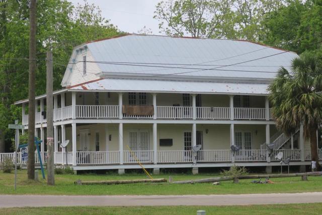 Online Auction: 8 Unit Apartment Bldg.
