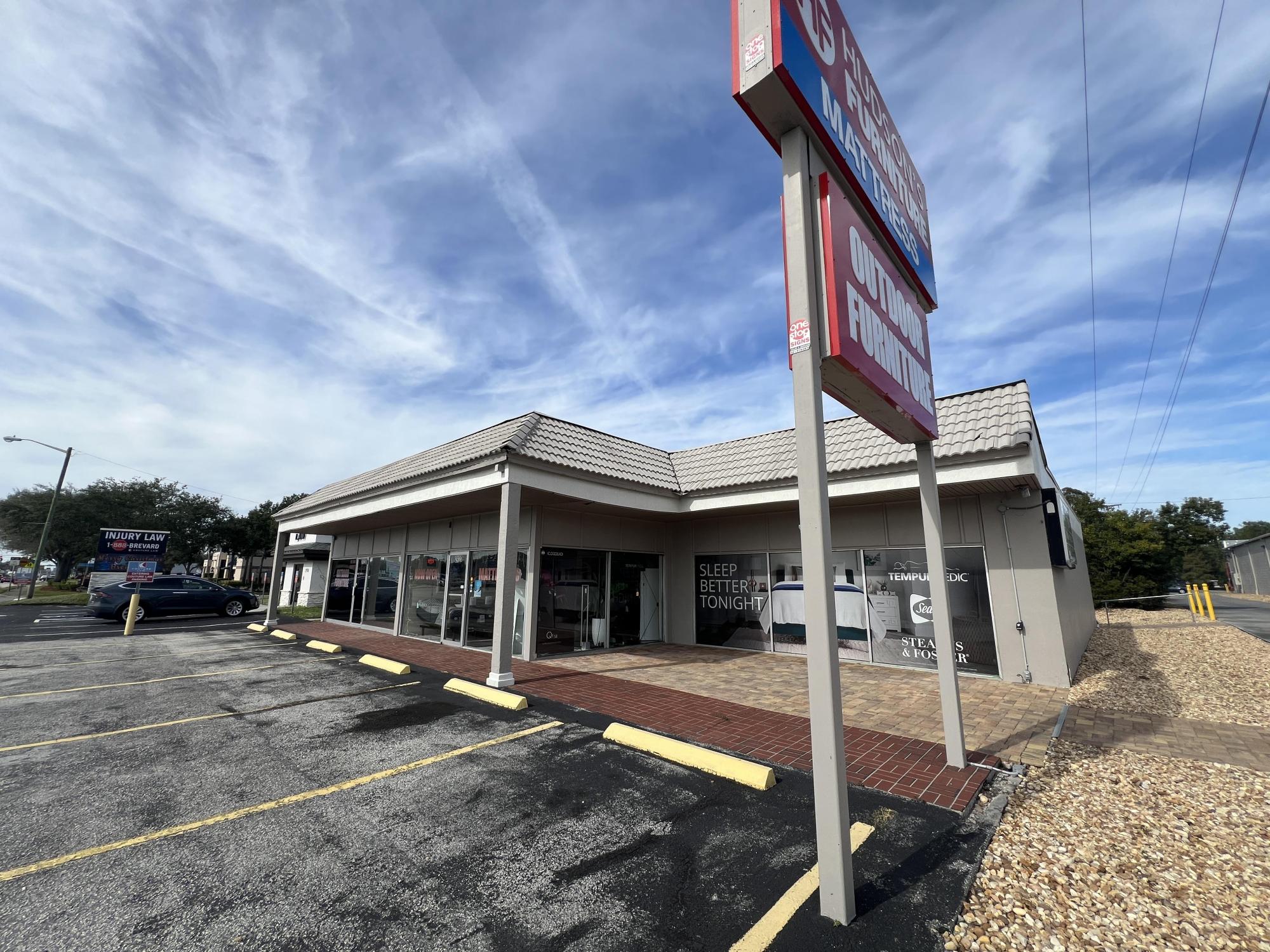 Freestanding Retail / Showroom Opportunity