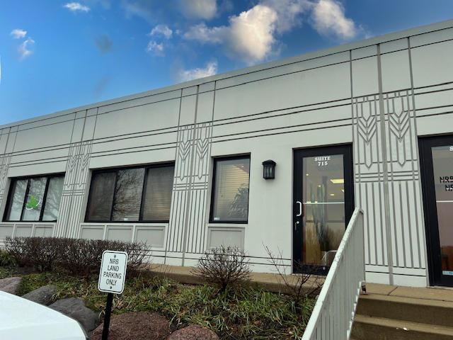 707-715 Ridgeview Dr, McHenry