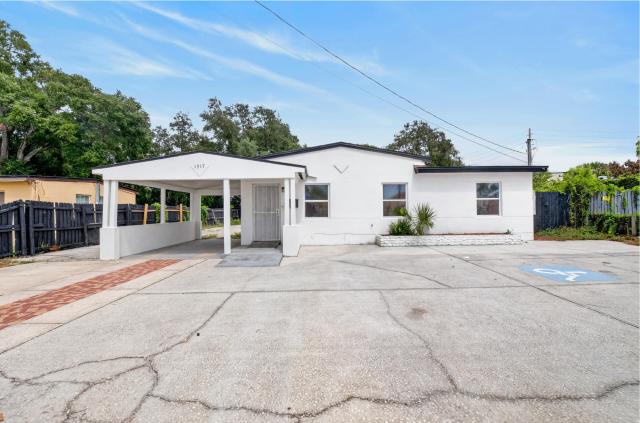 Freestanding Professional Office • 1317 N Pin