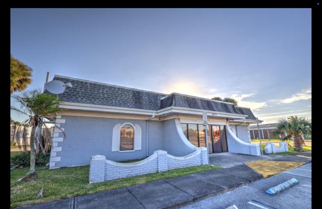 Prime US-1 Redevelopment Opportunity|0.94± AC