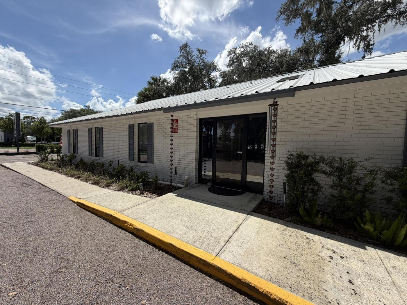 Free-Standing Building for SALE/LEASE