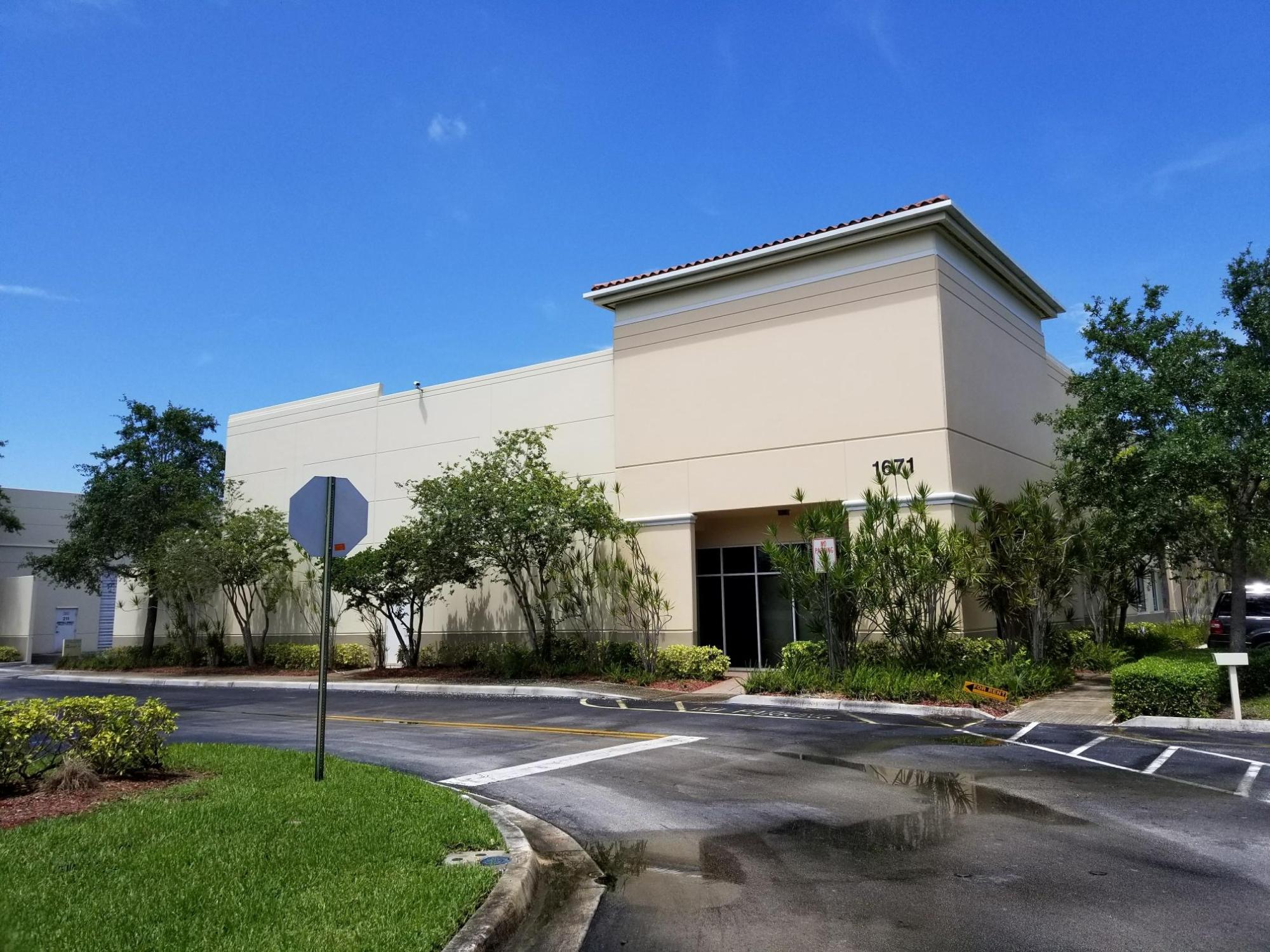 For Sale Office/Warehouse 3,612 SF