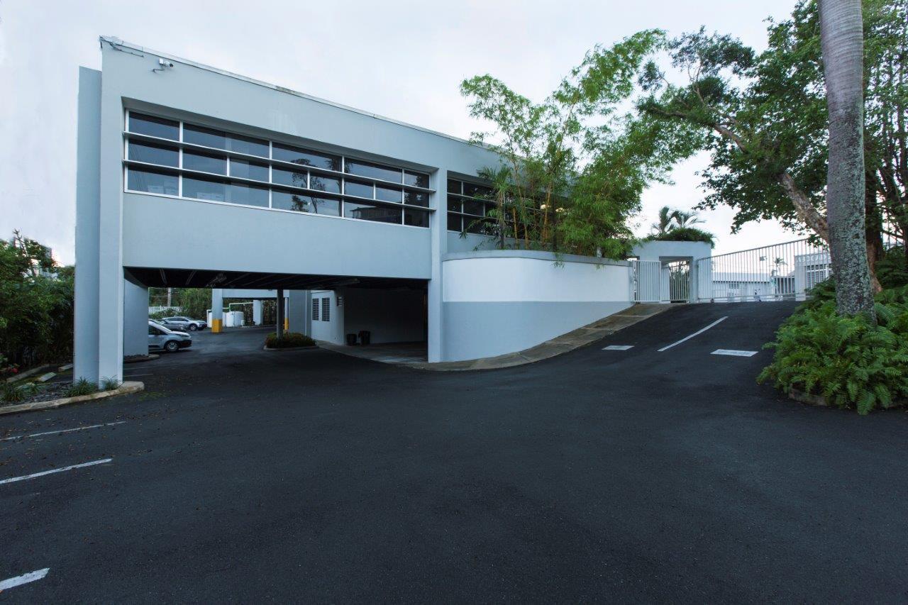 Las Lomas Commercial Office Building FOR SALE