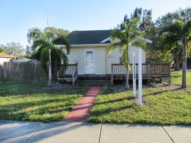 Freestanding Building in Gulfport