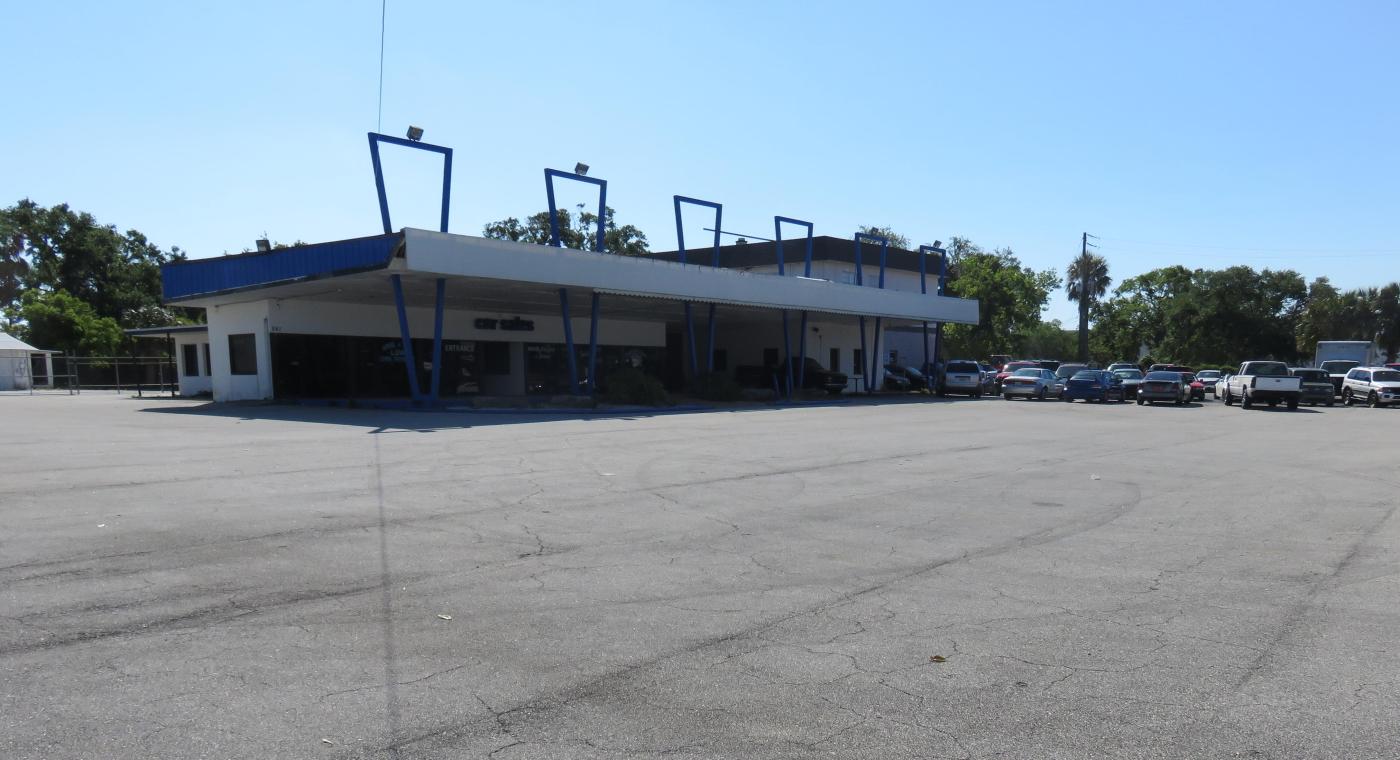 Auto Sales Lot & Freestanding Buildings