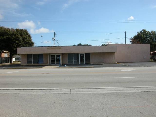 Commercial Building on US17-92
