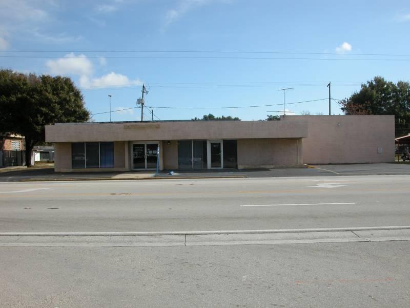 Commercial Building on US17-92