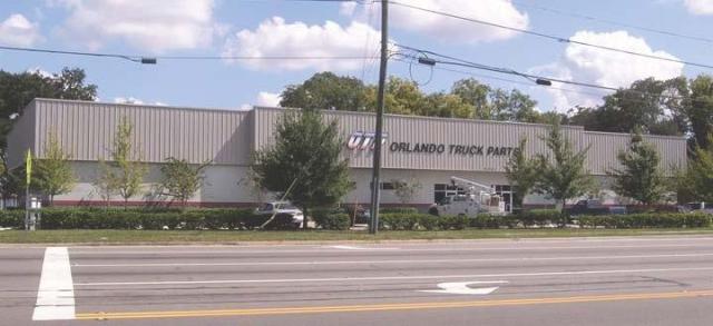 Showroom/Warehouse with Retail Exposure