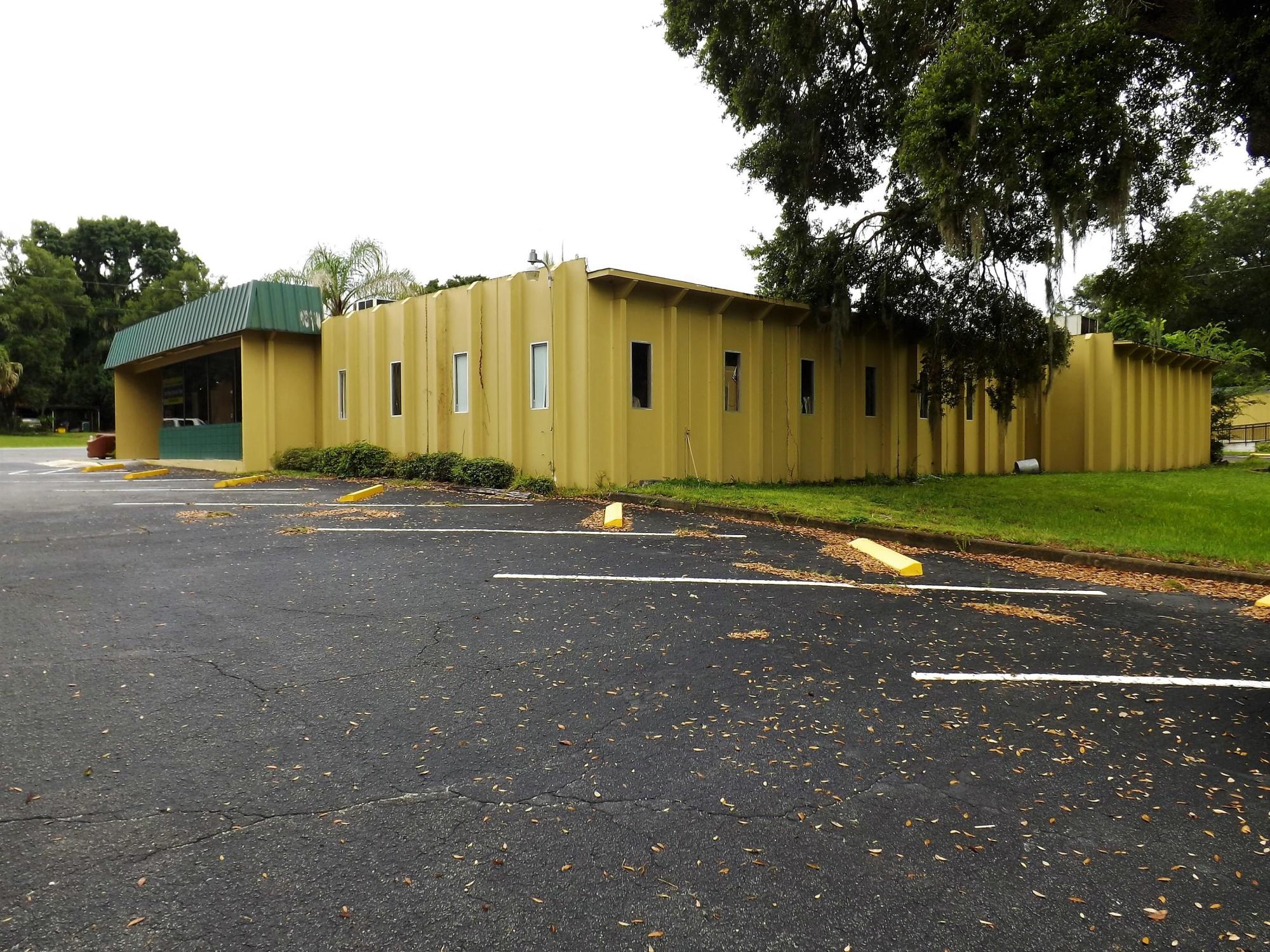 3 Buildings w/ Total of 7,828+/- SF