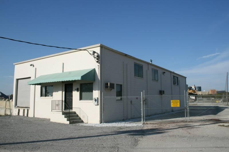 Small Freestanding Dock High Warehouse