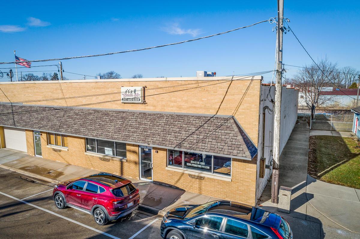 Renovated flex space downtown Hampshire