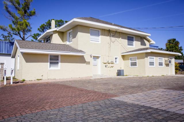 3 mixed use units in Downtown Titusville
