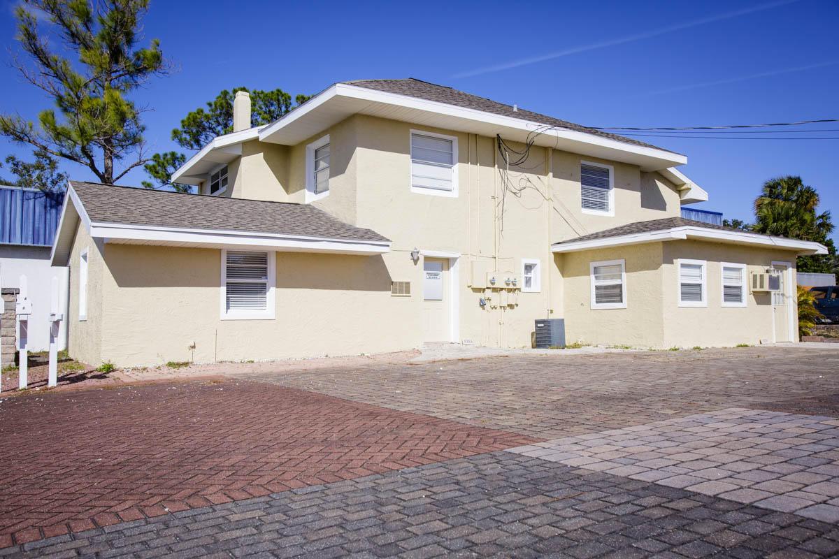 3 mixed use units in Downtown Titusville