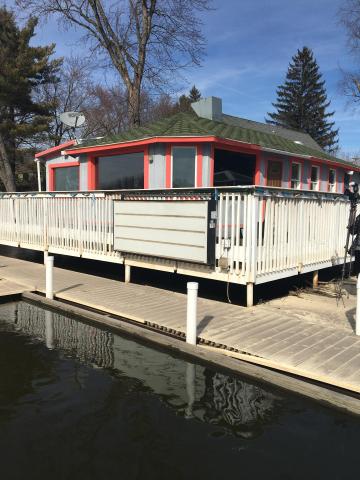 Bar/Restaurant on the Fox River