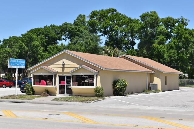 2,824 SF Building On US Hwy 1
