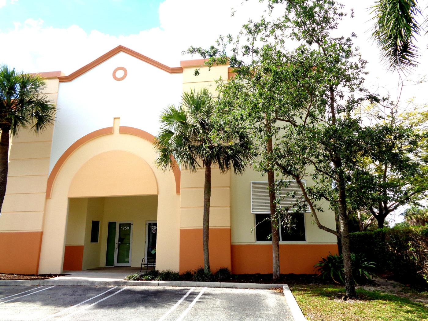 For Sale Office/Warehouse Corner Unit - 3,258