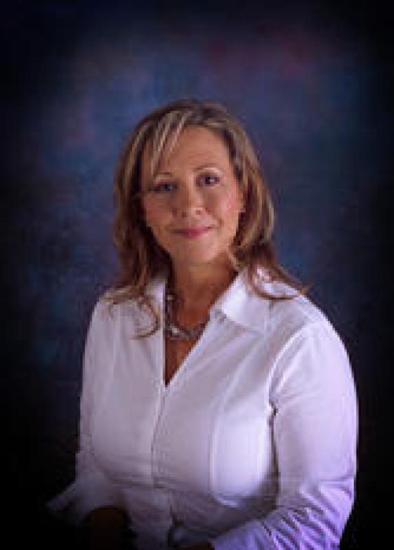 D'Etta Casto-DeLeon, CCIM