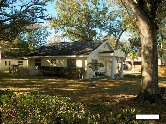 Office Building  with Extra Storage on 1/4 ac
