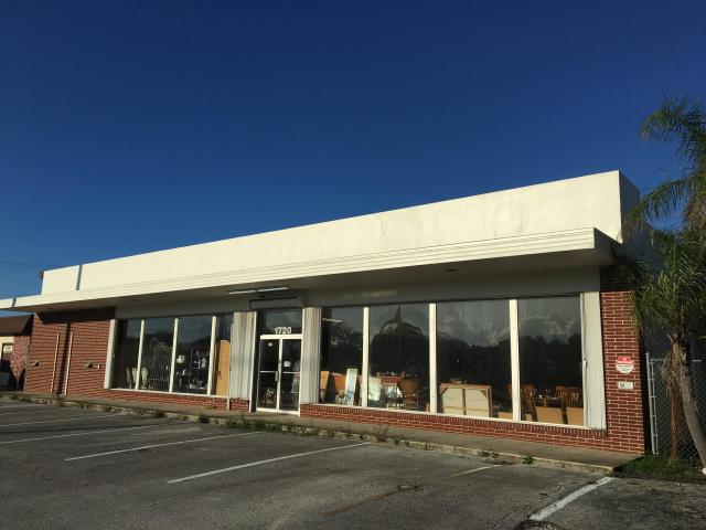 8,000 SF Building on 1.06 Acres!!
