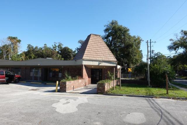 6902 Lillian Rd