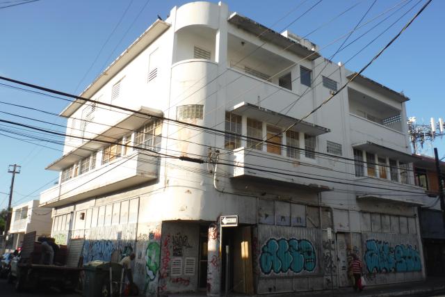 Calle Loiza: Classic Art Deco + Prime Corner