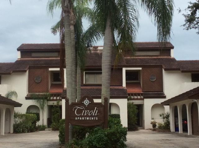 6,937 SF 5 Unit Townhouse Bldg For Sale