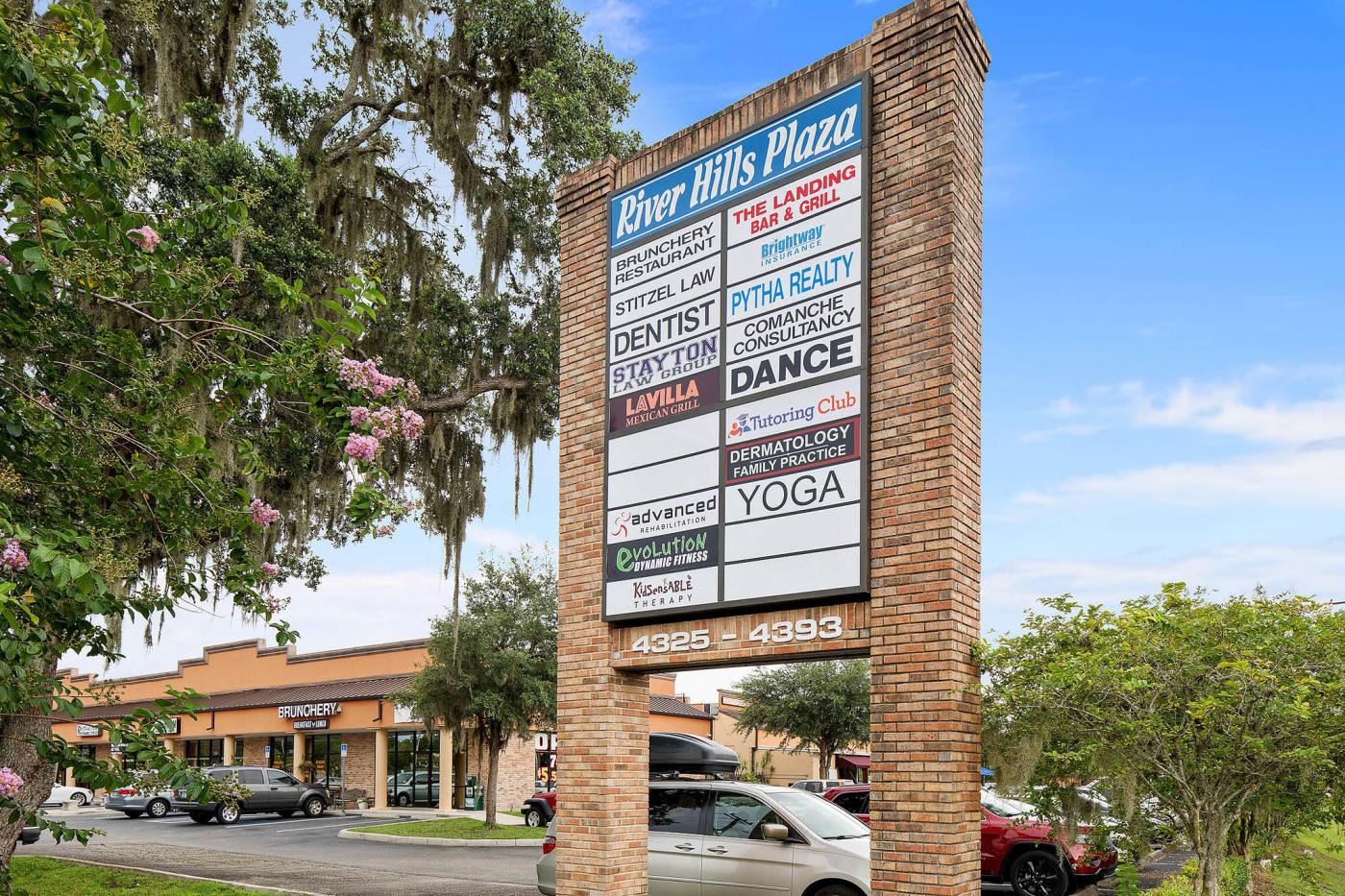 Fishhawk Area Riverhills Plaza Med/Prof Ofc