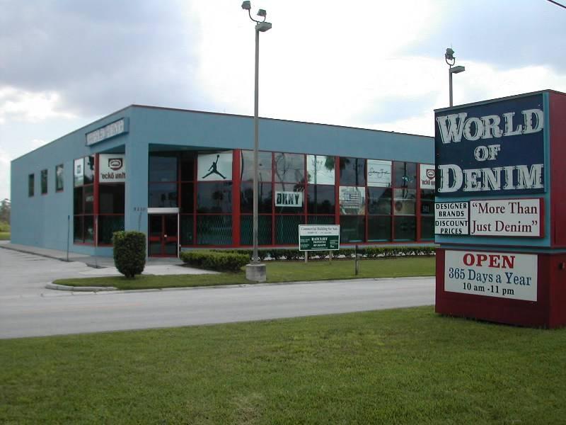 Commercial Building on Irlo Bronson