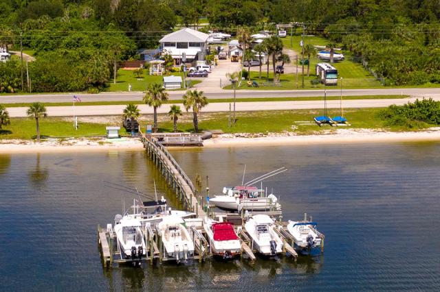 Marina waterfront w/ 9 docks and power lifts