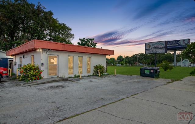 Restaurant Building with Duplex