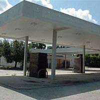 Closed Gas Station/Convenience Store - Eustis