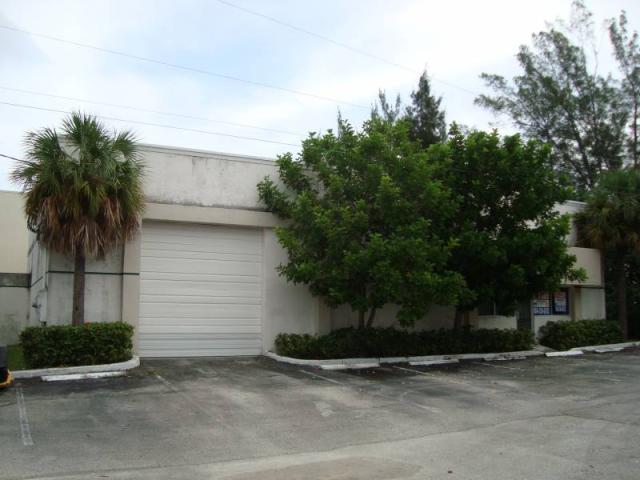 3492 SW 15 ST