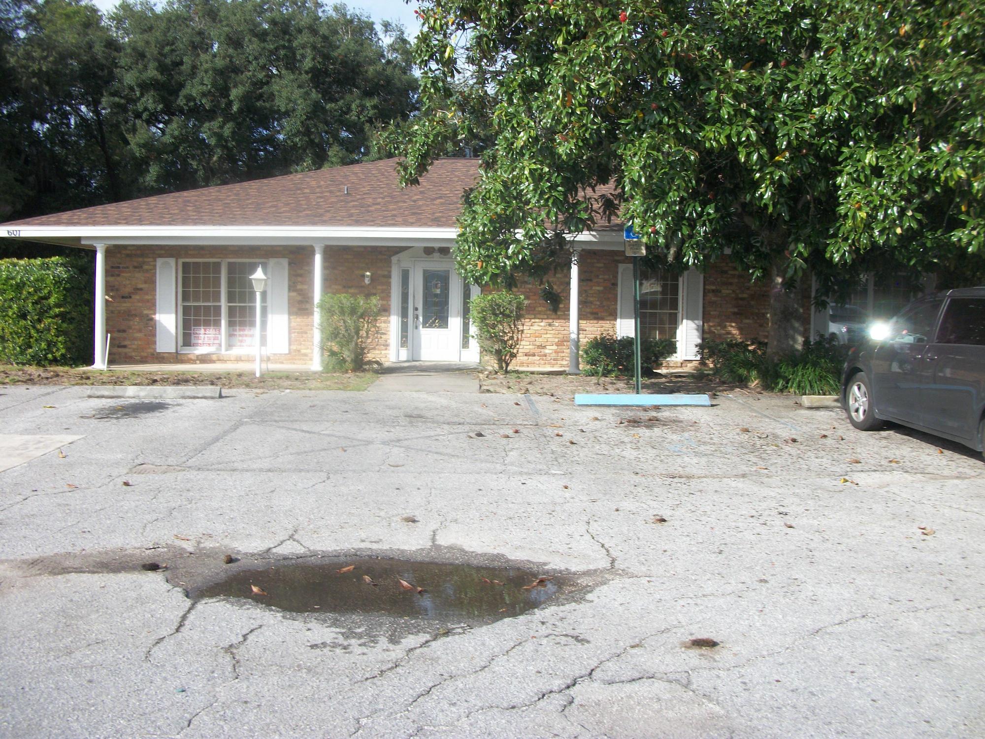 FOR SALE. Former medical office in Eustis.