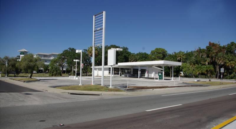 Closed Gas Station - Palmetto, FL