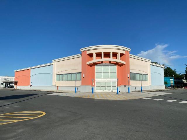 Free-Standing Former Pharmacy - FOR SUBLEASE
