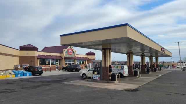 Champlain Holiday C-Store